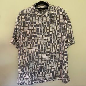 XL mens abstract vintage short sleeve button up shirt. 90s or 80s fun shirt
